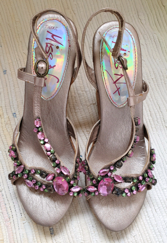 next pink wedges